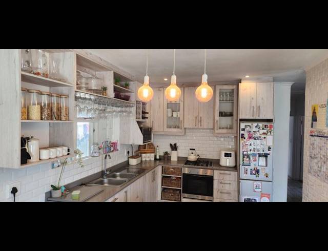 4 BEDROOM HOUSE FOR SALE IN ST DUMAS